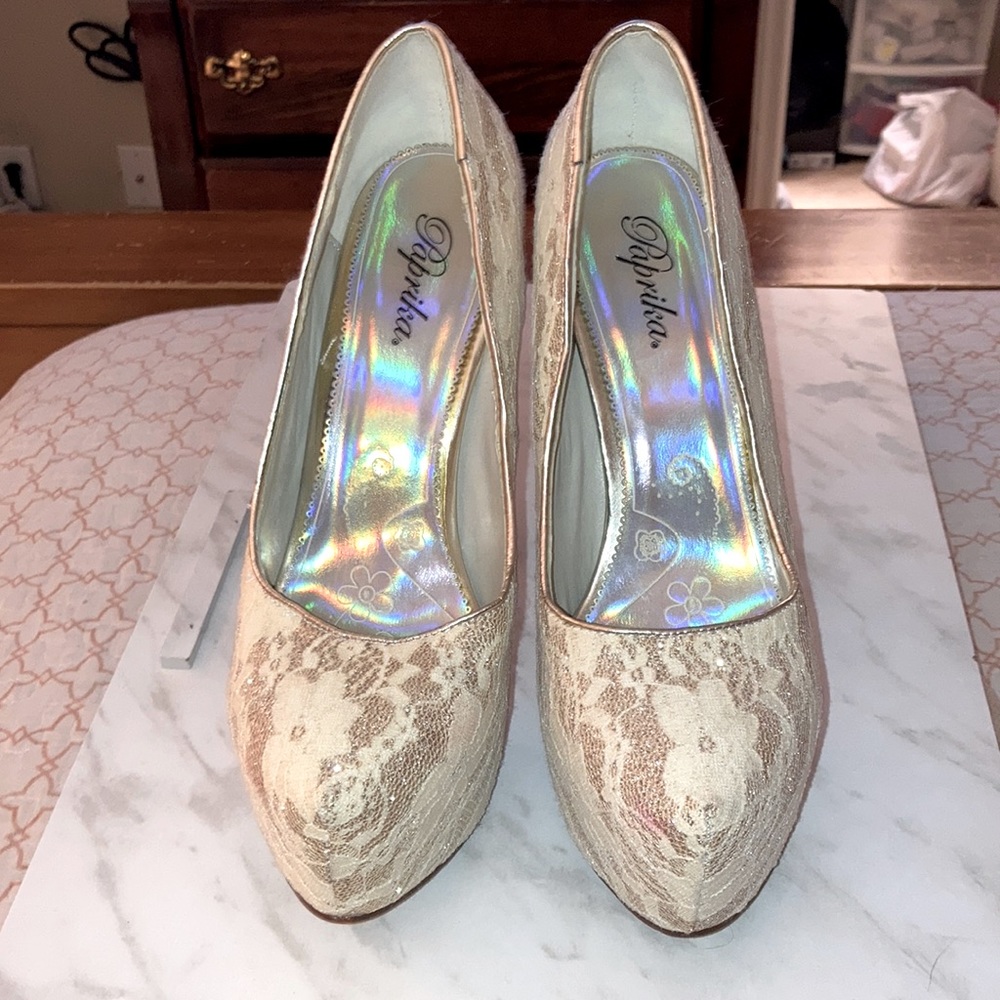 Paprika gold and white lace platform